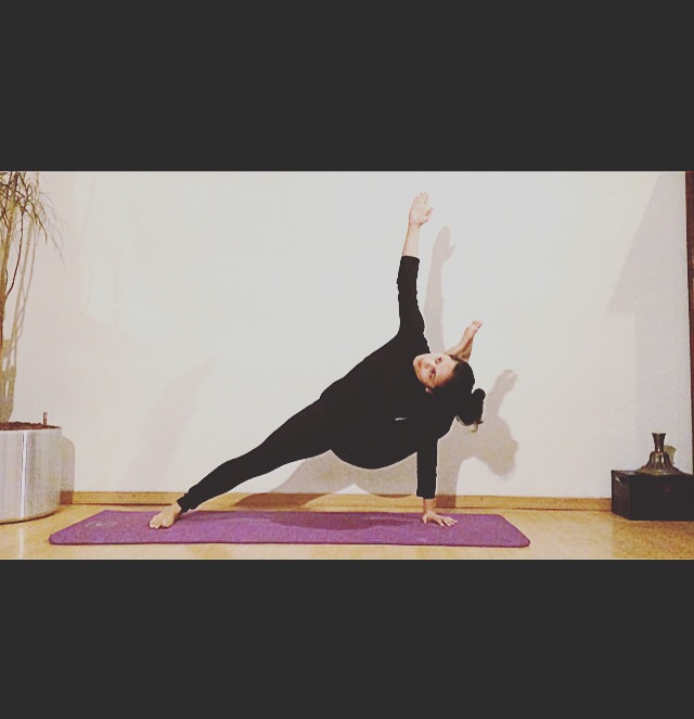 How To Do Warrior II Pose (Virabhadrasana II) — Jacqui Noël Yoga